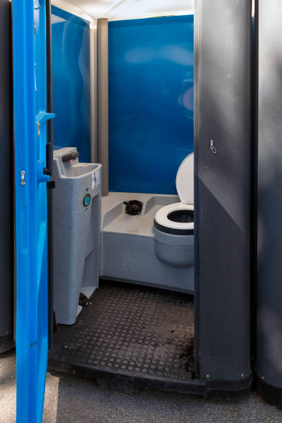 Best Portable restroom trailer rental  in Edgewood, NM